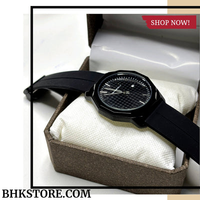 Universe Point Magnetic Lock & Silicone Rubber Straps Watch